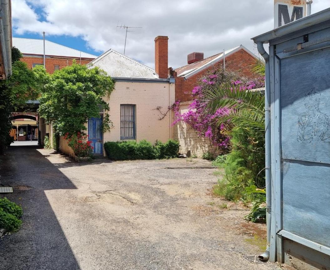 La Cochon Rose Motel Saint Arnaud Bagian luar foto